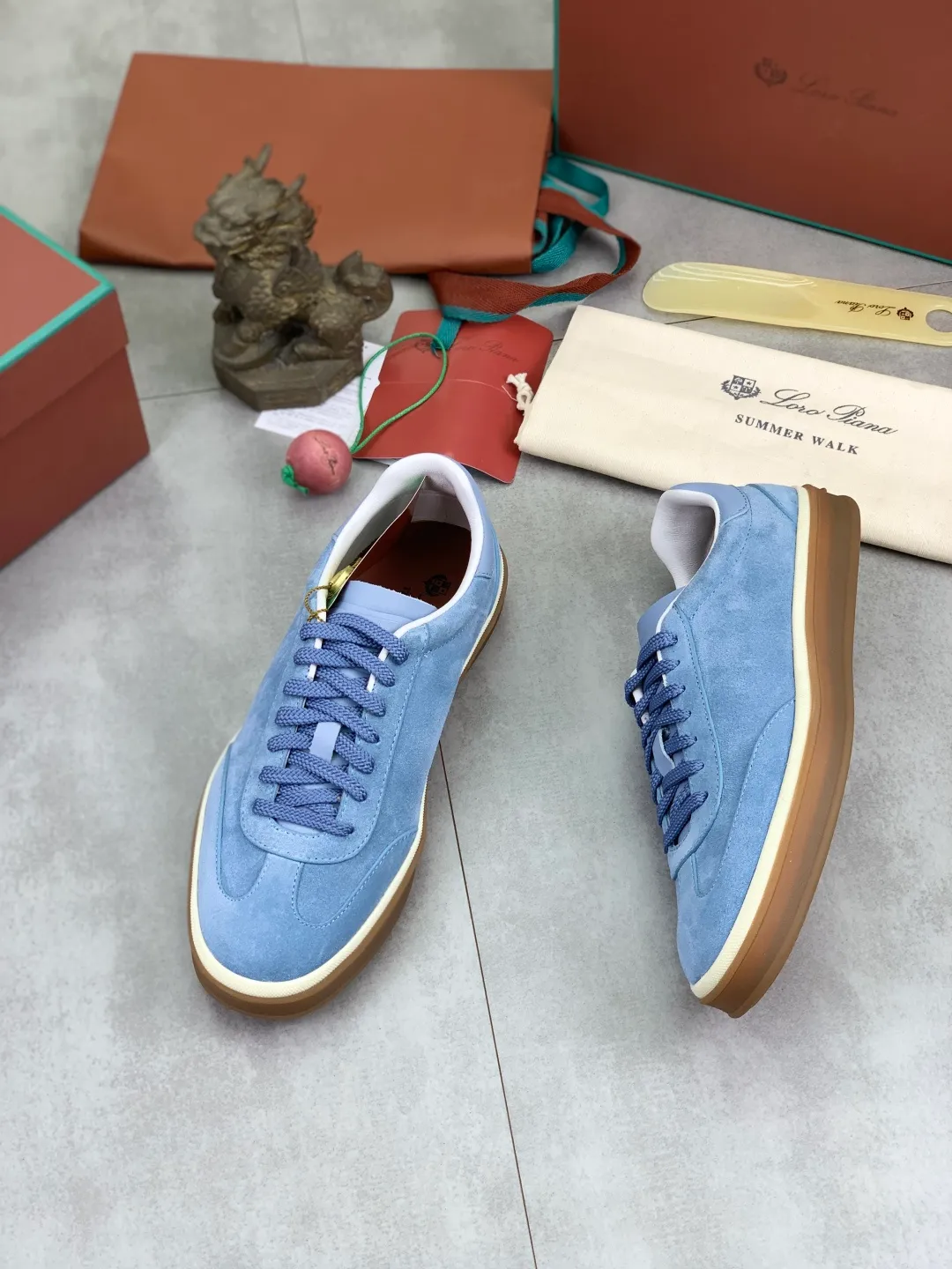 Men's men's shoes 💰P580 New model 💰 The latest casual shoes Loro Piana 💯 Top grade 💯 Buy the original copy 💯 Founded the existing Loro Piana company on April 24, 1924. It is the sixth generation of family operation, providing the best quality products to customers who are discerning about taste and quality. Imported original fly woven fabric with cowhide fabric, plain calfskin lining, hand-stitched thread with cowhide feet, original packaging, high-end outsole, size: 38-45 (customized for 46), 8️⃣ colors available